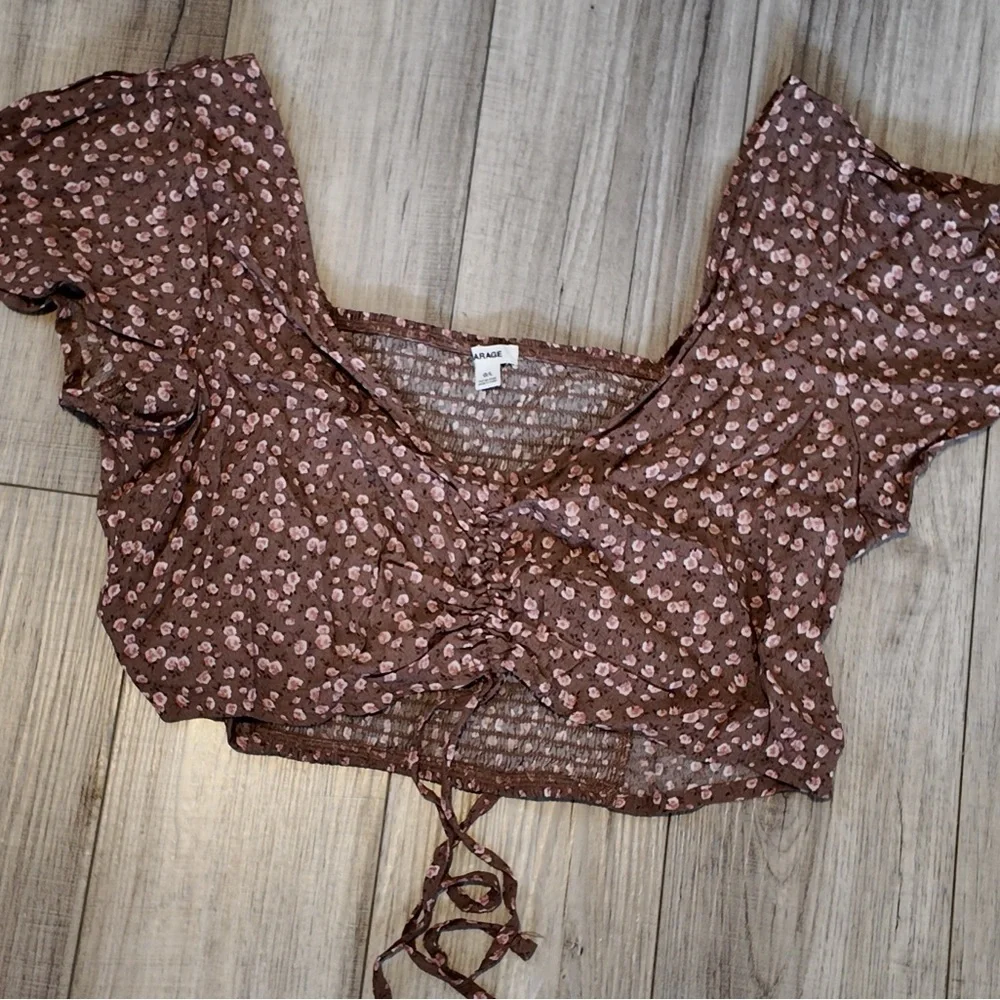 Garage Super Cute Floral Top with beautiful shoulder detailing Chic Cocktail